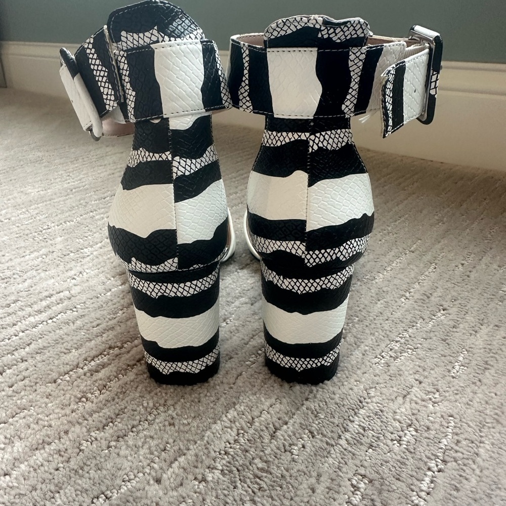 NWOT Chinese laundry zebra print open toe block heels size 7.5 - Picture 3 of 4